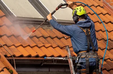 Démoussage et hydrofuge de toiture à Eyroles